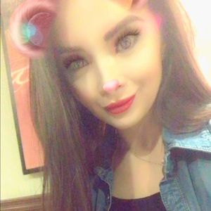 Meet your Posher, Adriana